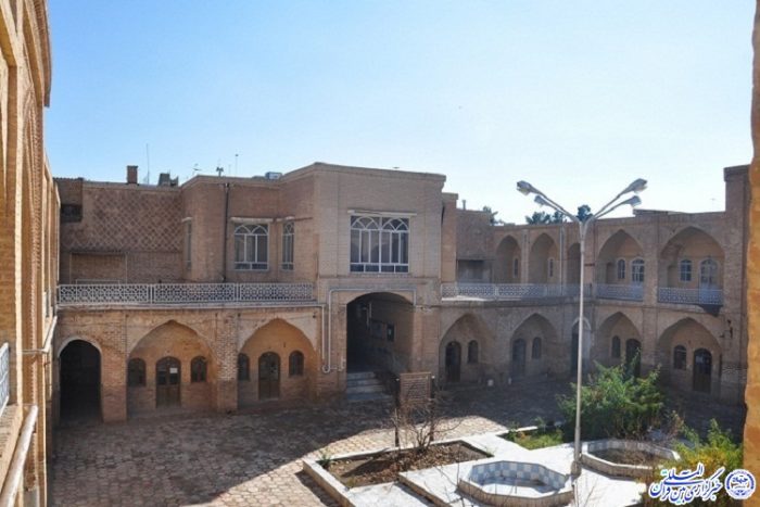 ضرورت بازگشایی درب‌های حوزه علمیه حاج سلطان‌العلما برای گردشگران